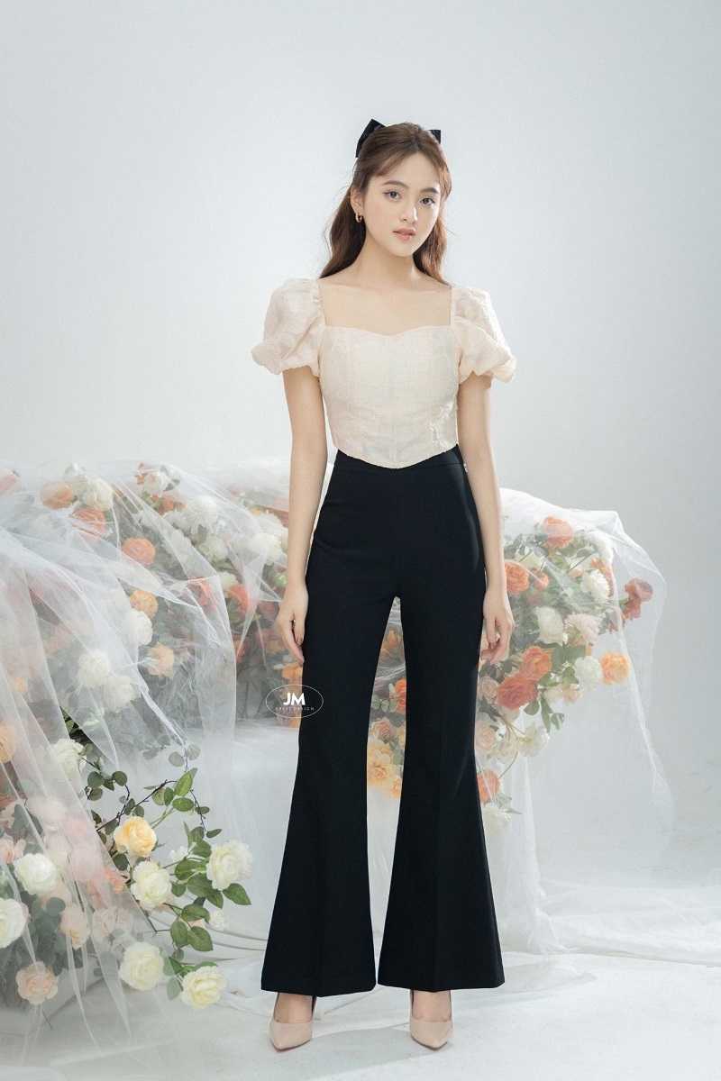 Phối đồ với quần ống loe đi làm