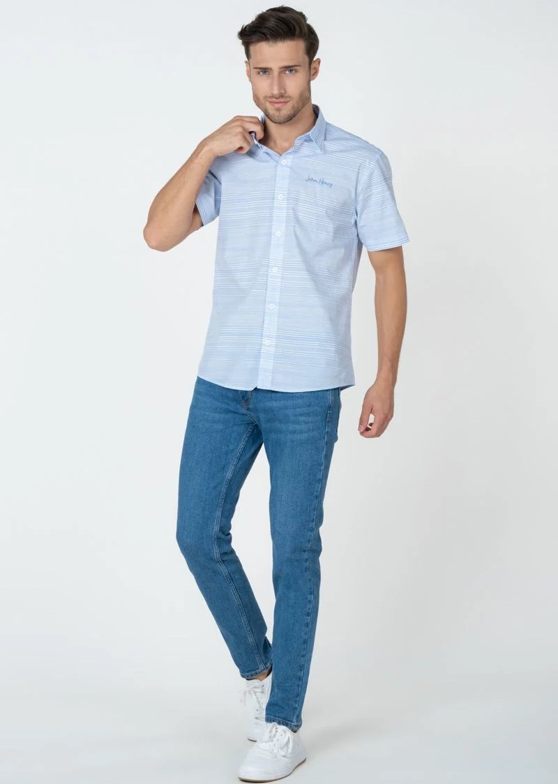 Phối quần jean áo sơ mi nữ