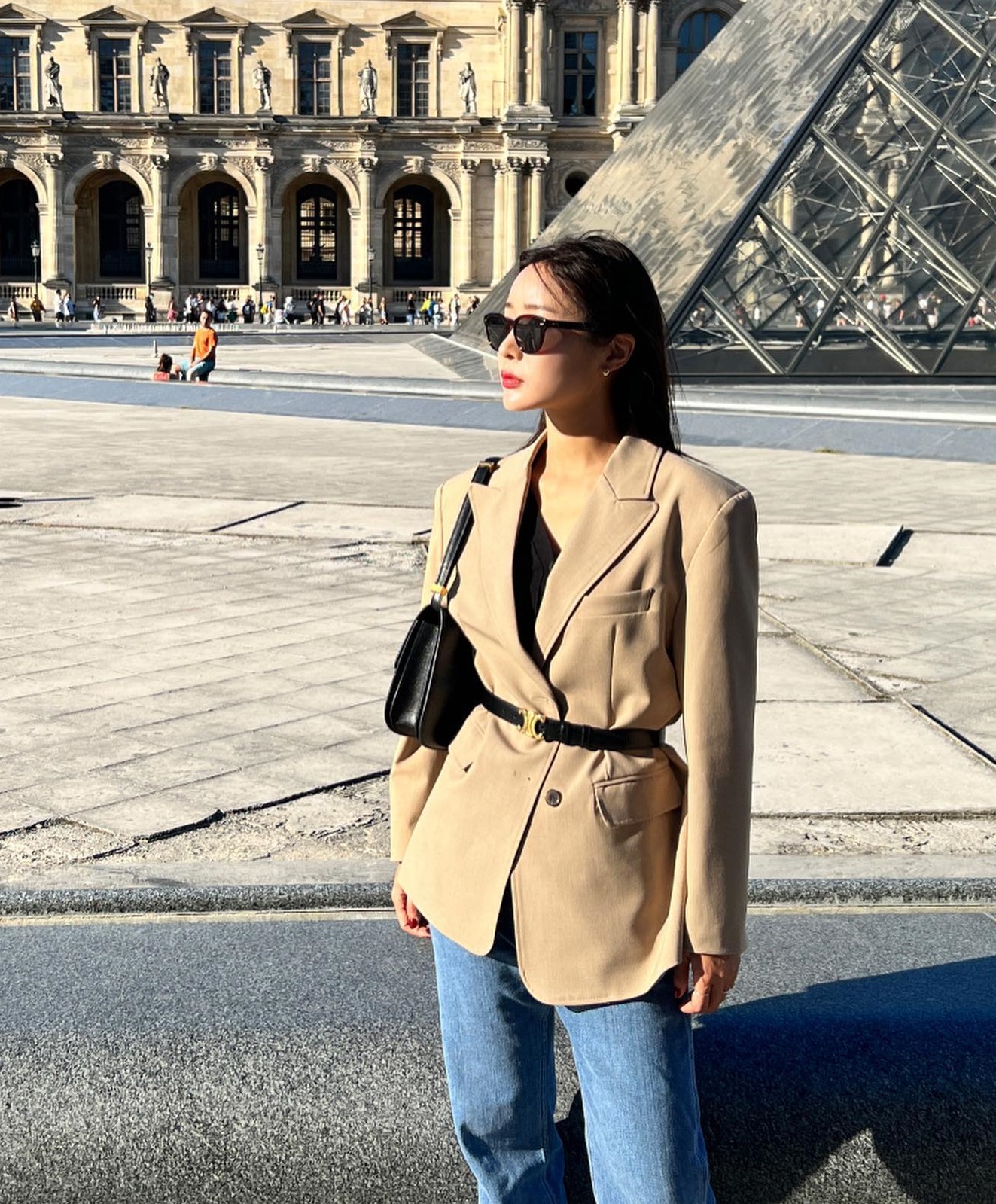 10+ Cách Mix Áo Blazer Cho Người Thấp Hack Dáng Đỉnh Cao 6 Mix áo blazer cho người thấp với quần jeans