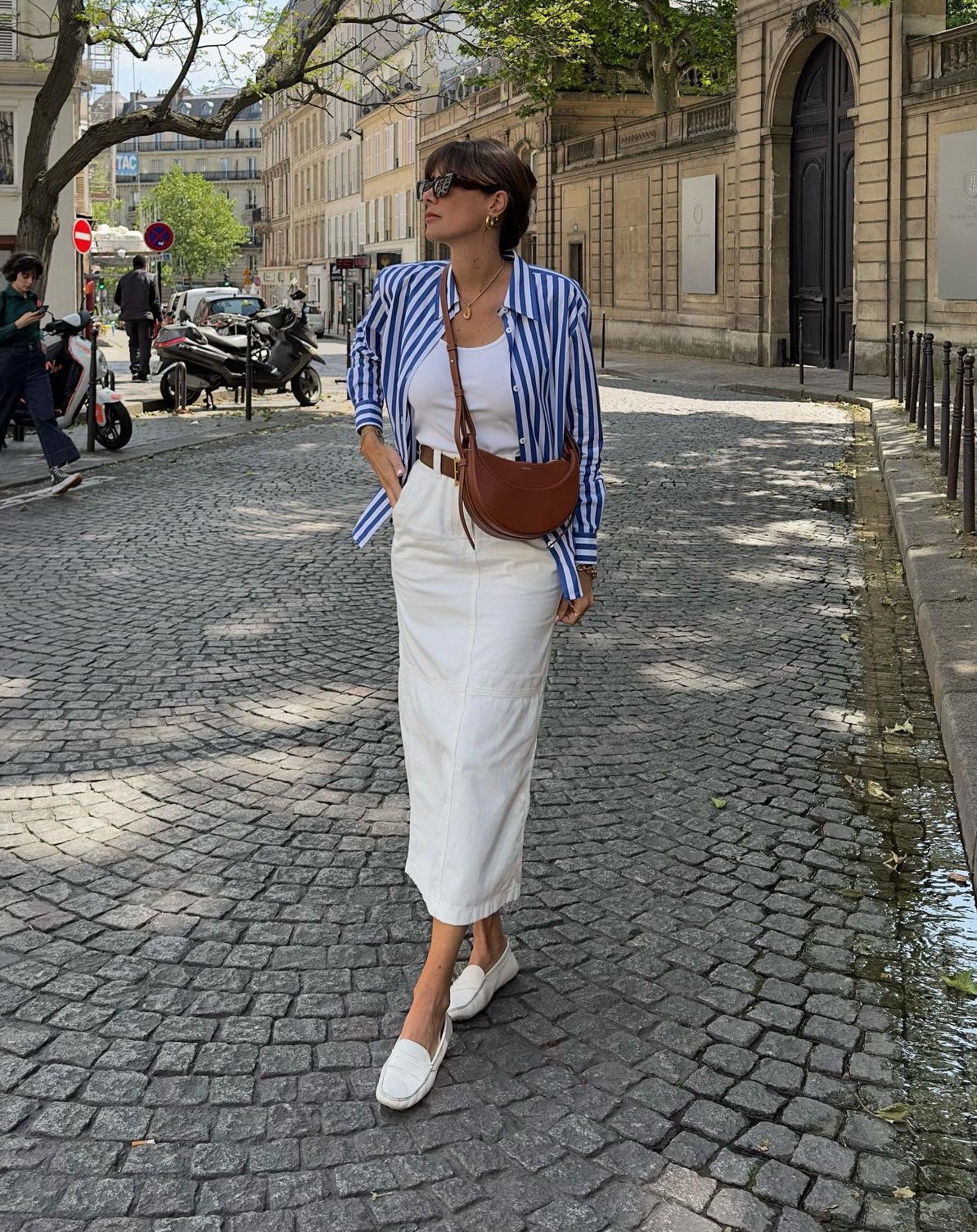20+ Cách Phối Đồ Với Áo Sơ Mi Kẻ Sọc Nữ Hack Dáng Sành Điệu 3 Cách phối áo sơ mi kẻ sọc nữ với quần ống rộng