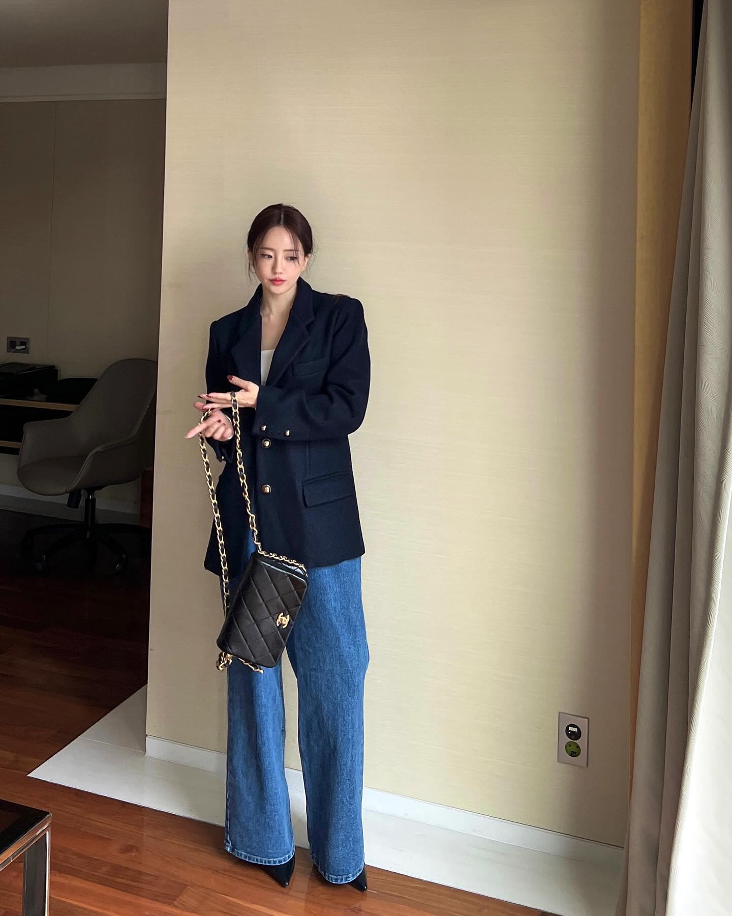 Phối áo blazer với quần ống rộng