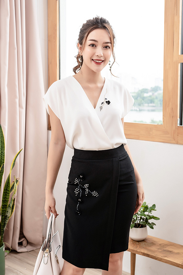 Áo sơ mi cổ V ngắn tay quyến rũ