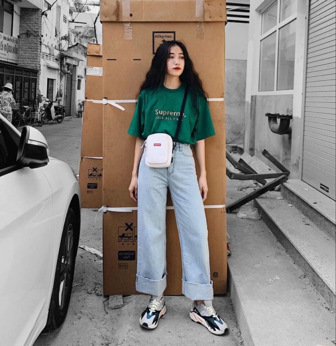 Phối đồ áo thun form rộng quần ống rộng