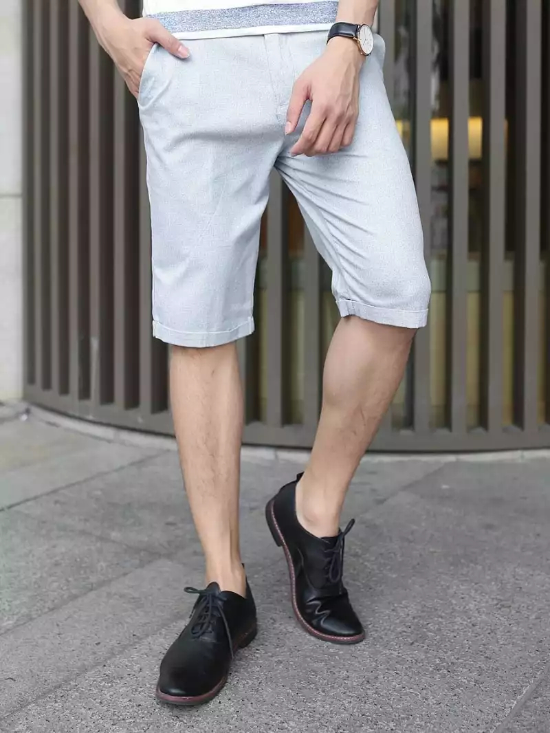 Quần short nam đi với giày thể thao