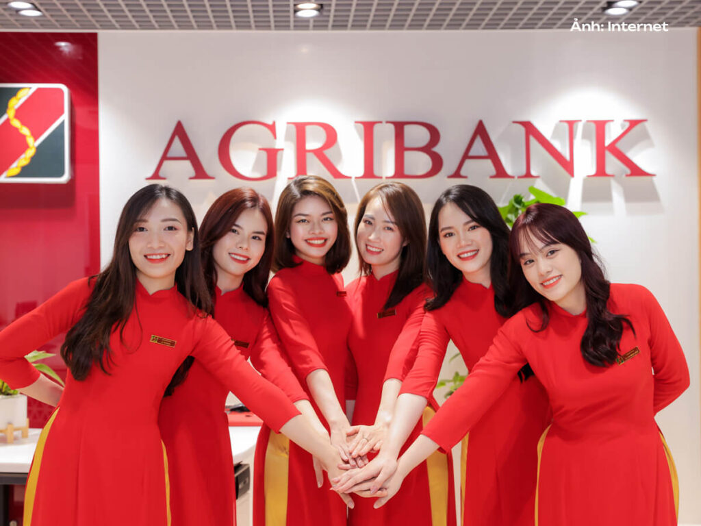 Đồng phục áo dài Agribank cho nữ nhân viên