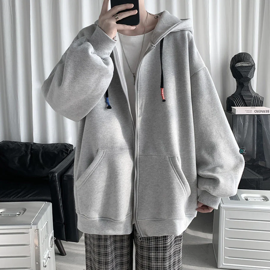 Phối áo hoodie với áo khoác jean