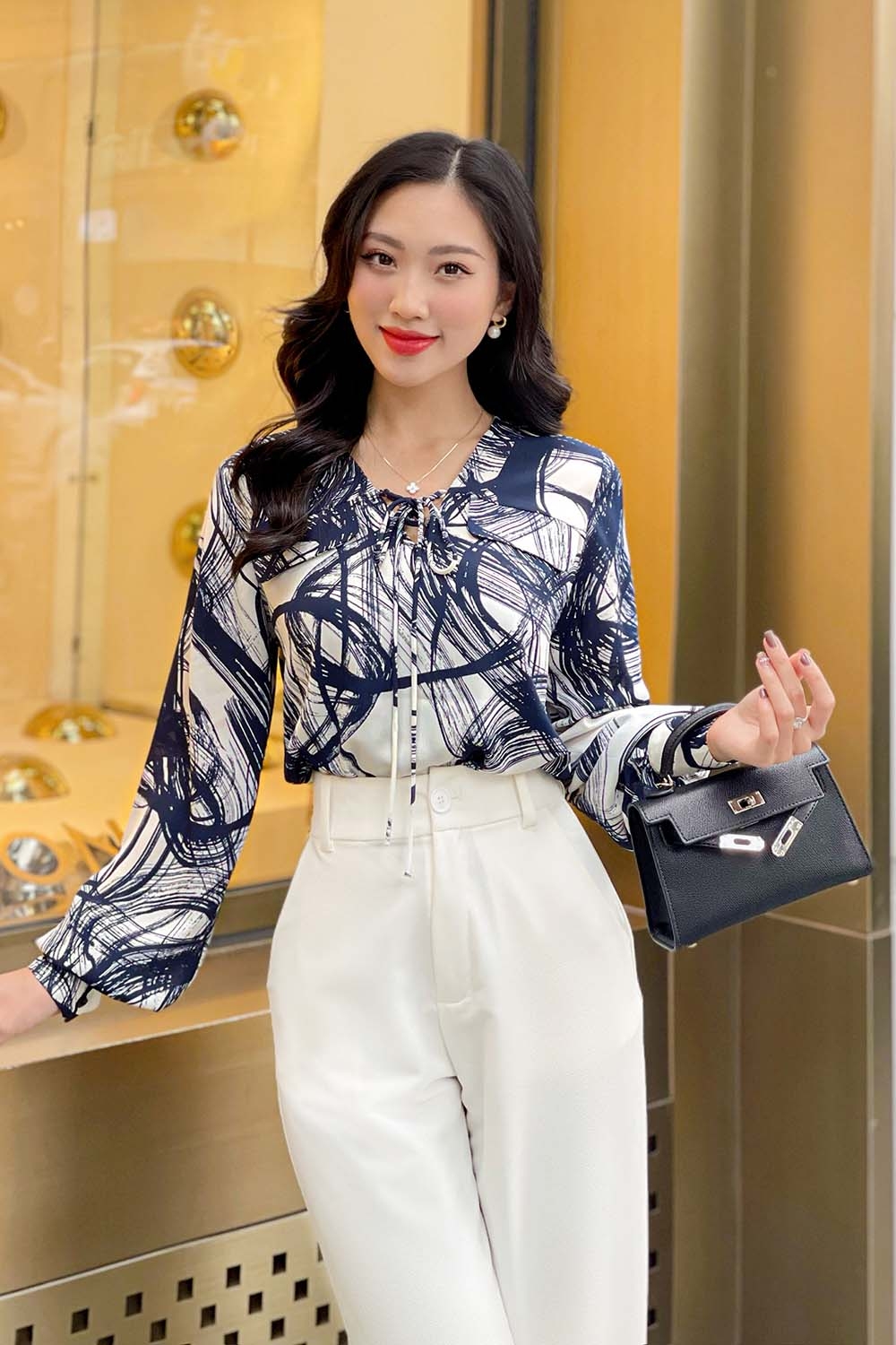 Mẫu áo sơ mi lụa hoa đẹp