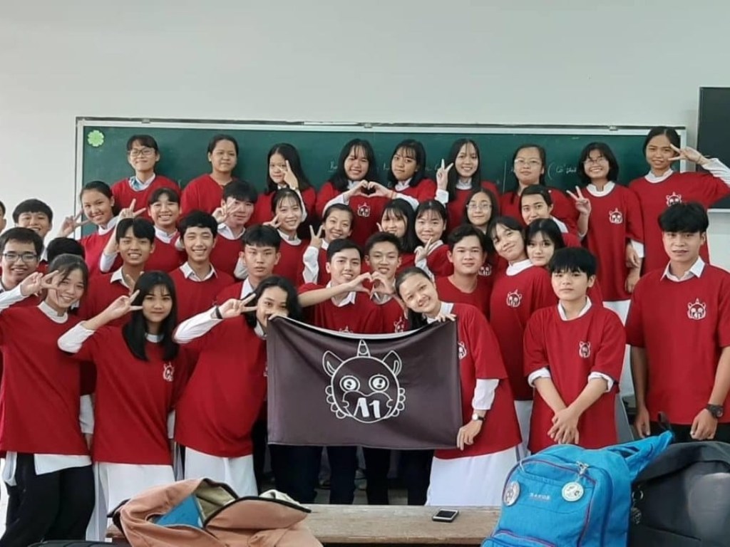 Áo Lớp Màu Đỏ Tổng Hợp 101+ Mẫu Thiết Kế Cá Tính Nhất 2 Áo lớp màu đỏ oversize