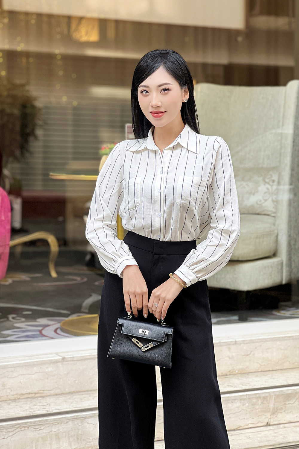 15+ Mẫu Áo Sơ Mi Kẻ Sọc Đẹp Xu Hướng Kèm Cách Phối Đồ 4 Áo sơ mi kẻ sọc công sở thanh lịch