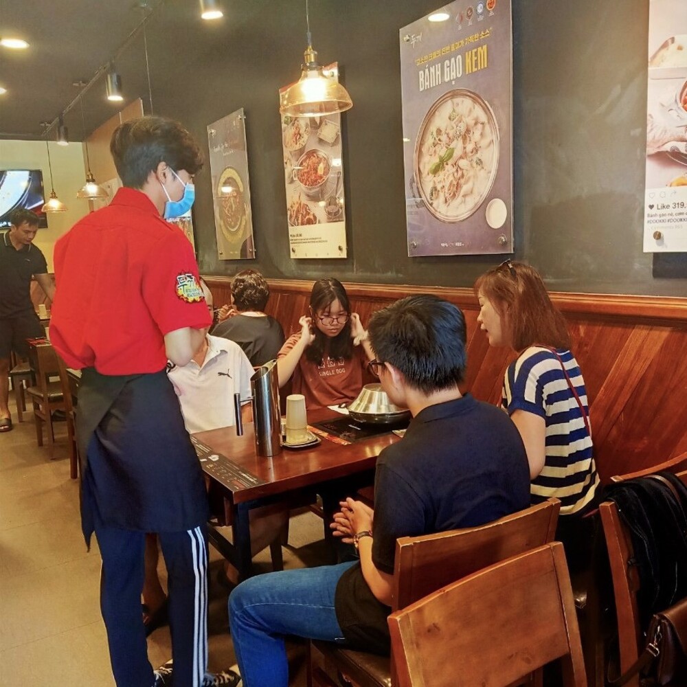Đồng phục Dookki Bí quyết xây dựng thương hiệu F&B 3 Không gian nhà hàng Dookki
