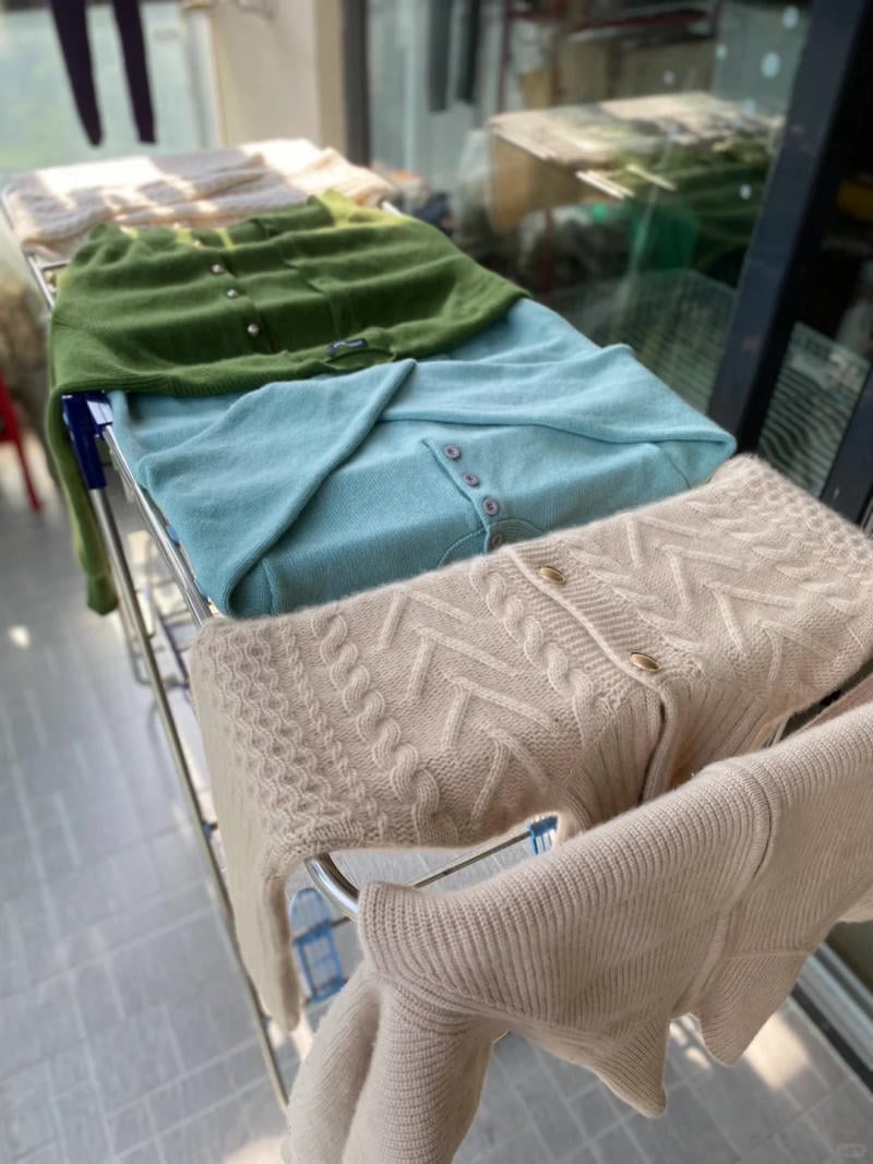 Cách Phơi Áo Len Đúng Cách Giữ Form Bền Đẹp 7 Cách phơi áo len bằng móc