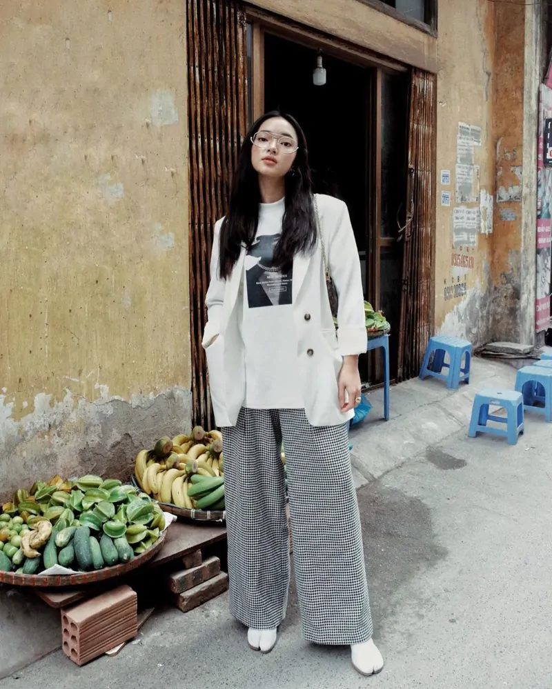 Phối áo blazer với quần ống rộng
