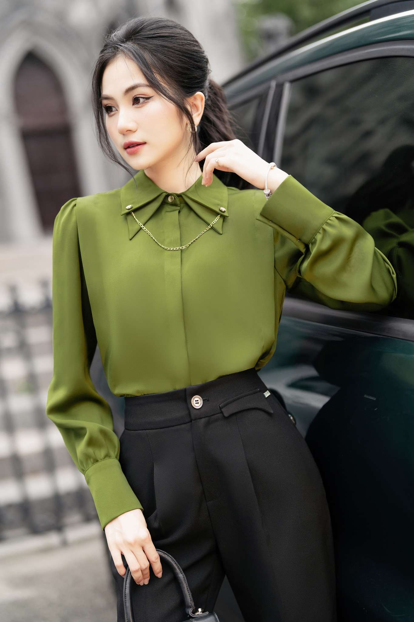 Kiểu áo sơ mi cổ điển thanh lịch