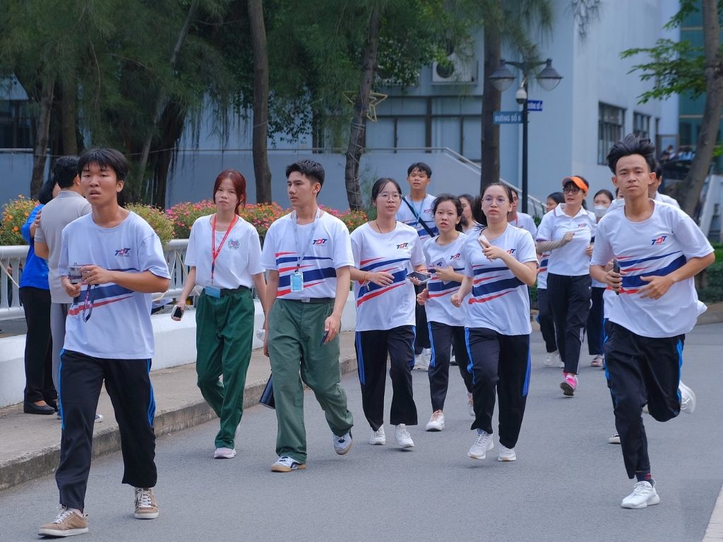 Áo sơ mi Tôn Đức Thắng