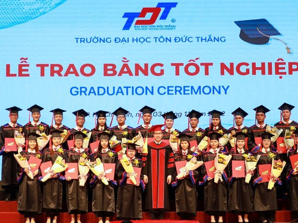 Mẫu đồng phục Tôn Đức Thắng