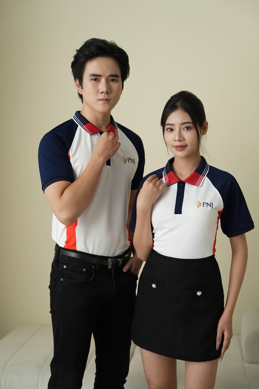 Đồng phục PNJ áo dài vàng truyền thống