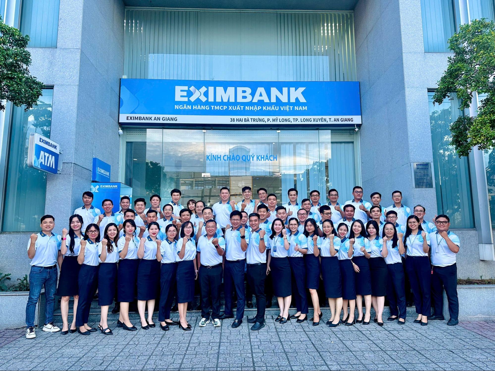 Đồng Phục Eximbank Phân Tích Thiết Kế Chuyên Sâu Từ Cocolu 1 Áo dài đồng phục Eximbank truyền thống