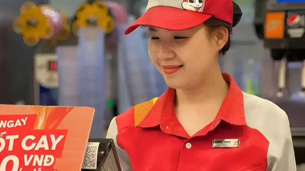 Khám Phá Đồng Phục Jollibee Và Nơi Đặt May Uy Tín 1 Đồng phục Jollibee