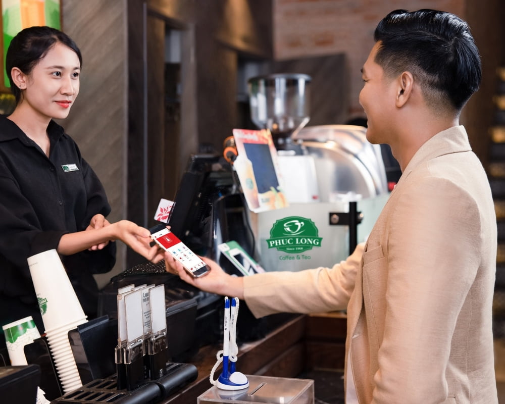 Giải Mã Đồng Phục Phúc Long Thiết Kế Và Chất Liệu 3 Áo thun đồng phục Phúc Long