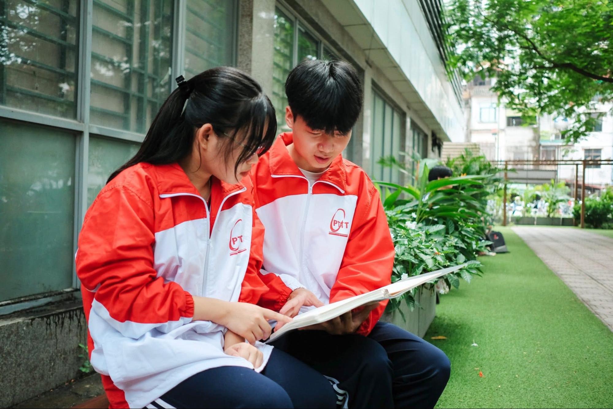 Đồng Phục PTIT Toàn Tập Mẫu Mã, Quy Định Và Nơi Mua 1 Đồng phục PTIT cho nam và nữ sinh viên
