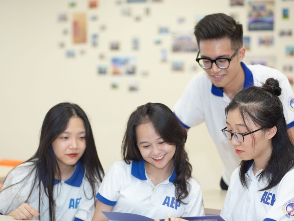 Đồng Phục NEU Mẫu Mới, Bảng Giá và Nơi Mua Uy Tín 3 Đồng phục Đại học Kinh tế Quốc dân