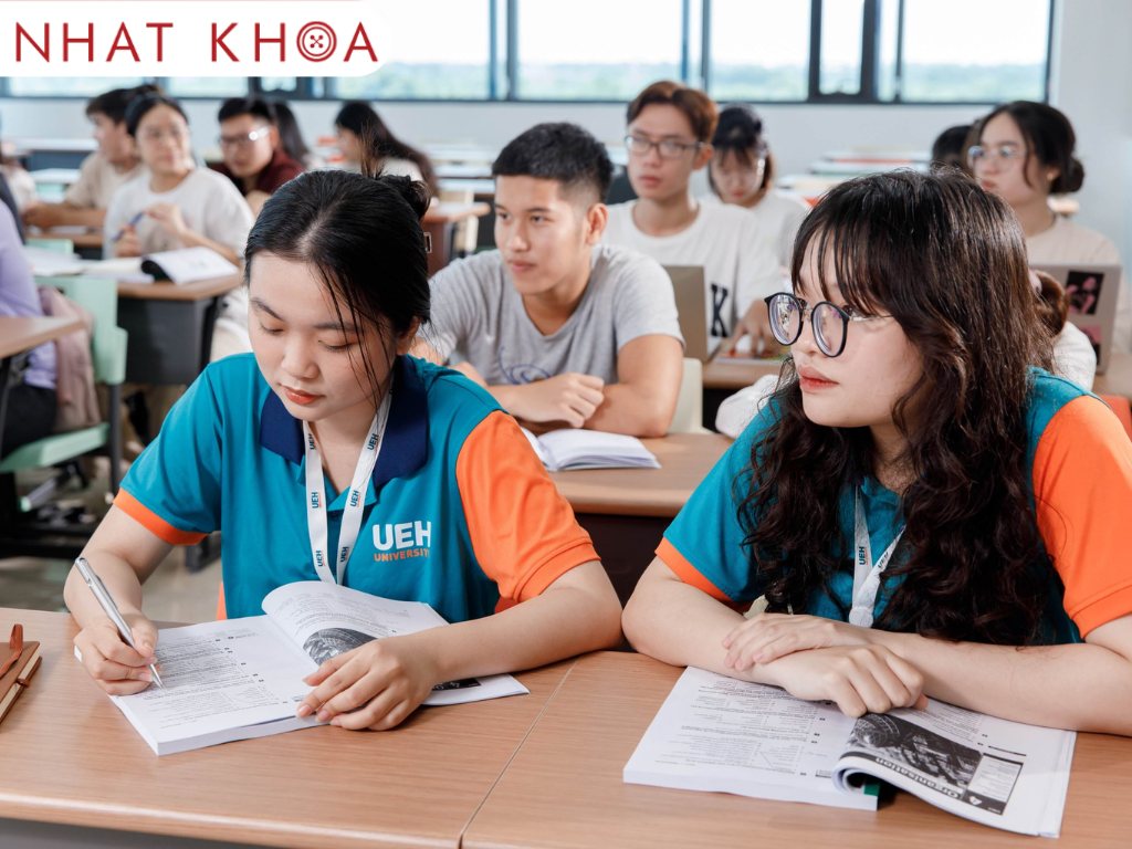Đồng Phục UEH Quy Định, Bảng Giá & Cách Phối Đồ 6 Các mẫu đồng phục UEH