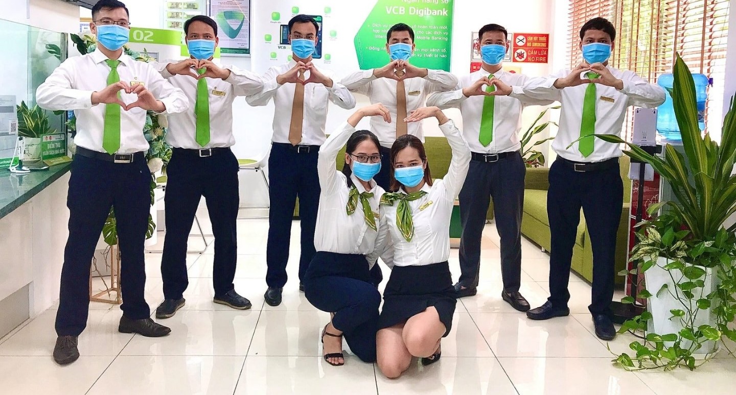 Phân Tích Đồng Phục Vietcombank Từ Thiết Kế Đến Ý Nghĩa 2 Đồng phục vest nữ Vietcombank