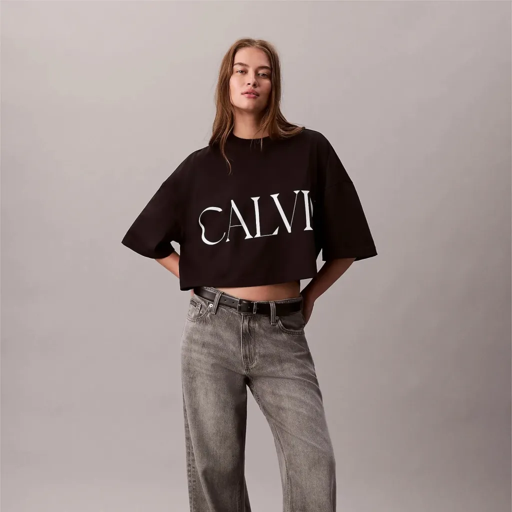 Cách phối đồ với áo thun form rộng nữ