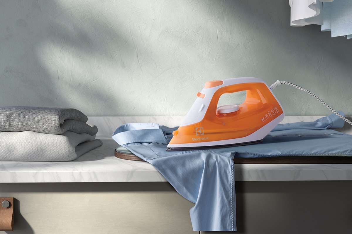 Làm khô quần áo bằng quạt