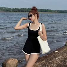 Đi Biển Mặc Gì Chụp Hình Đẹp? 15+ Bí Quyết Phối Đồ 5 Phụ kiện đi biển chụp hình đẹp
