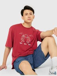 Áo Phông Là Gì Nguồn Gốc Chất Liệu Và Các Kiểu Phổ Biến 4 Áo phông cổ tim
