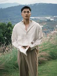 15+ cách phối đồ với áo sơ mi form rộng nam cực sành điệu 2 Áo sơ mi rộng quần jean