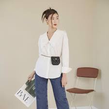Bật mí 7 cách xắn tay áo sơ mi nữ sành điệu như stylist 19 imagesqtbnANd9GcRTagKzW