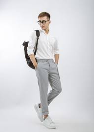 Bí Quyết Phối Quần Âu Với Giày Thể Thao Nữ Sành Điệu 1 Phối quần âu ống rộng với giày thể thao