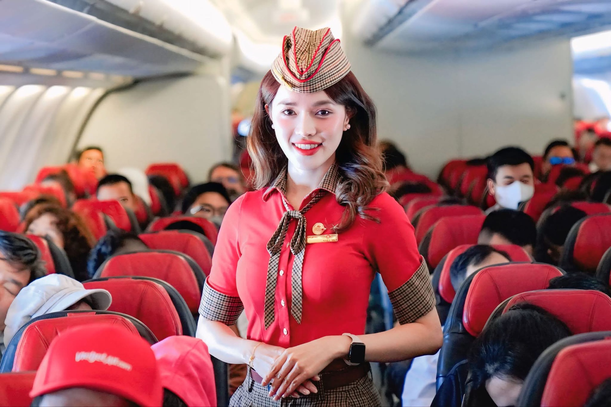 Đồng Phục Vietjet Giải Mã Toàn Tập Thiết Kế & Ý Nghĩa 2 ý nghĩa màu đỏ vietjet