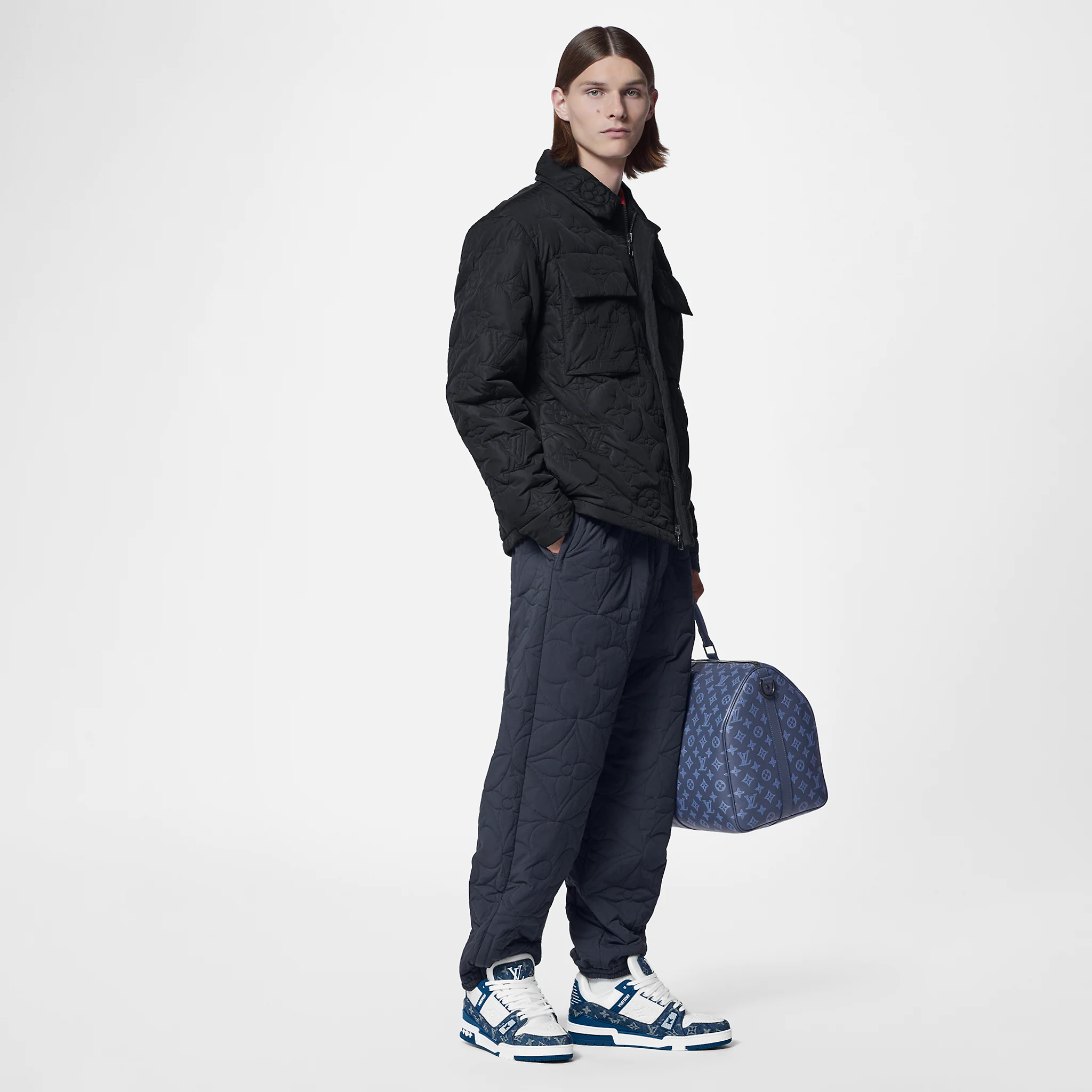 Chi tiết giày LV Trainer cao cấp cho outfit sành điệu.