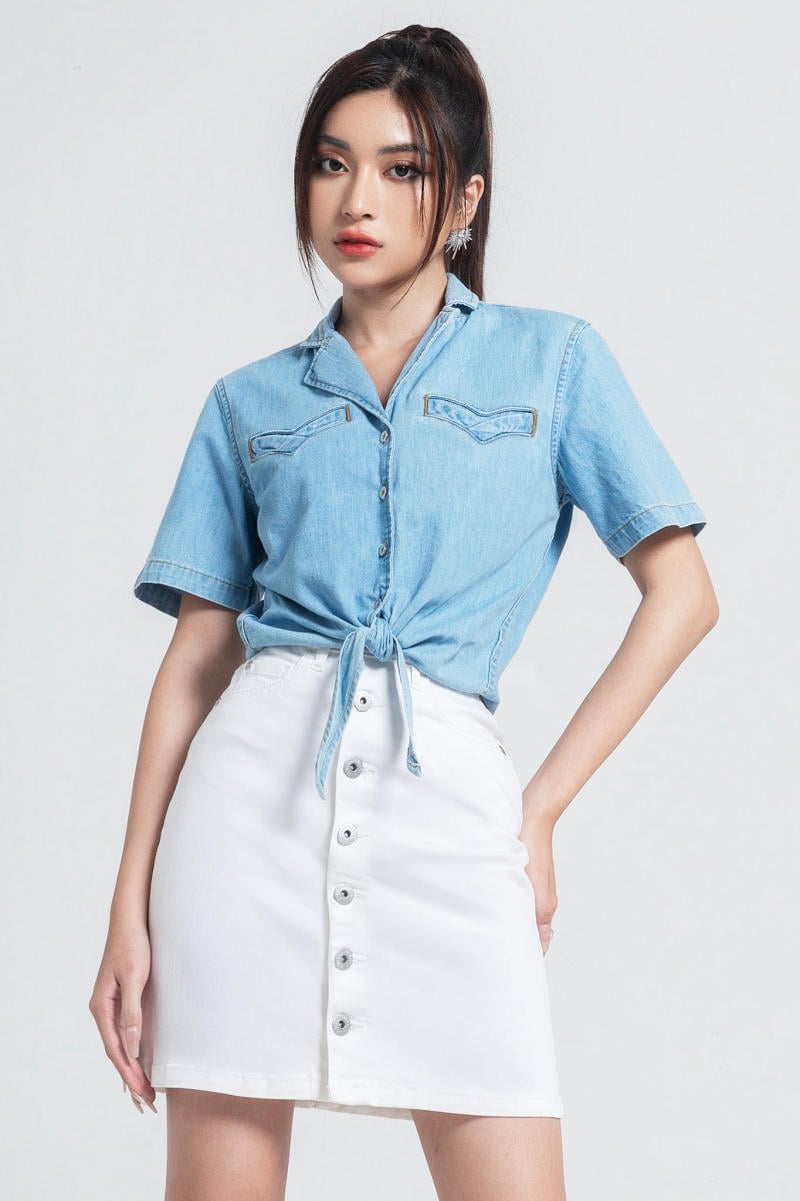 Cách mặc áo sơ mi form rộng thành croptop