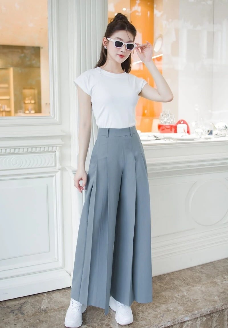 Cách phối đồ với quần giả váy dài màu be