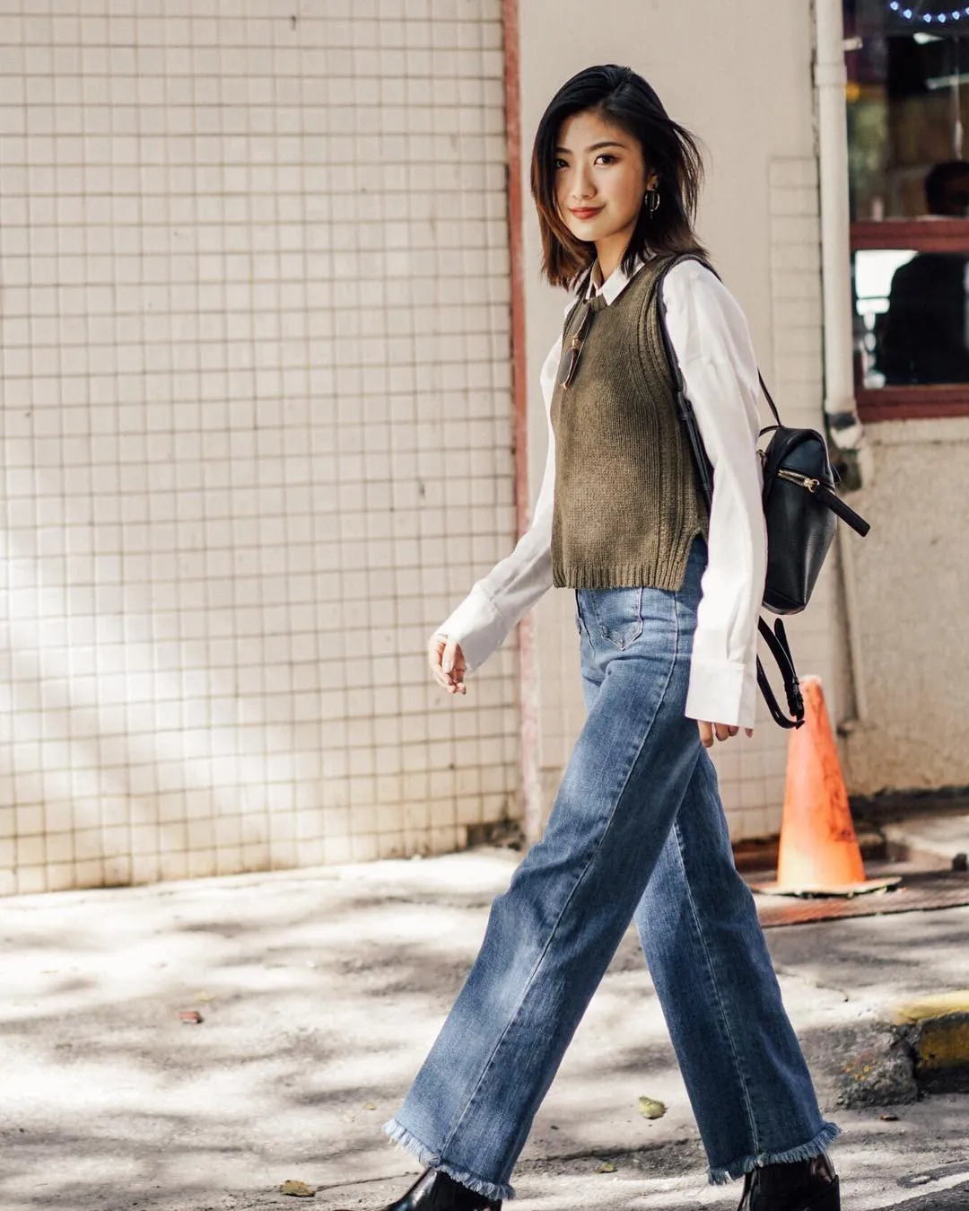 Bí quyết phối áo gile với quần jean chuẩn fashionista 6 Cách phối áo gile với quần jean trẻ trung