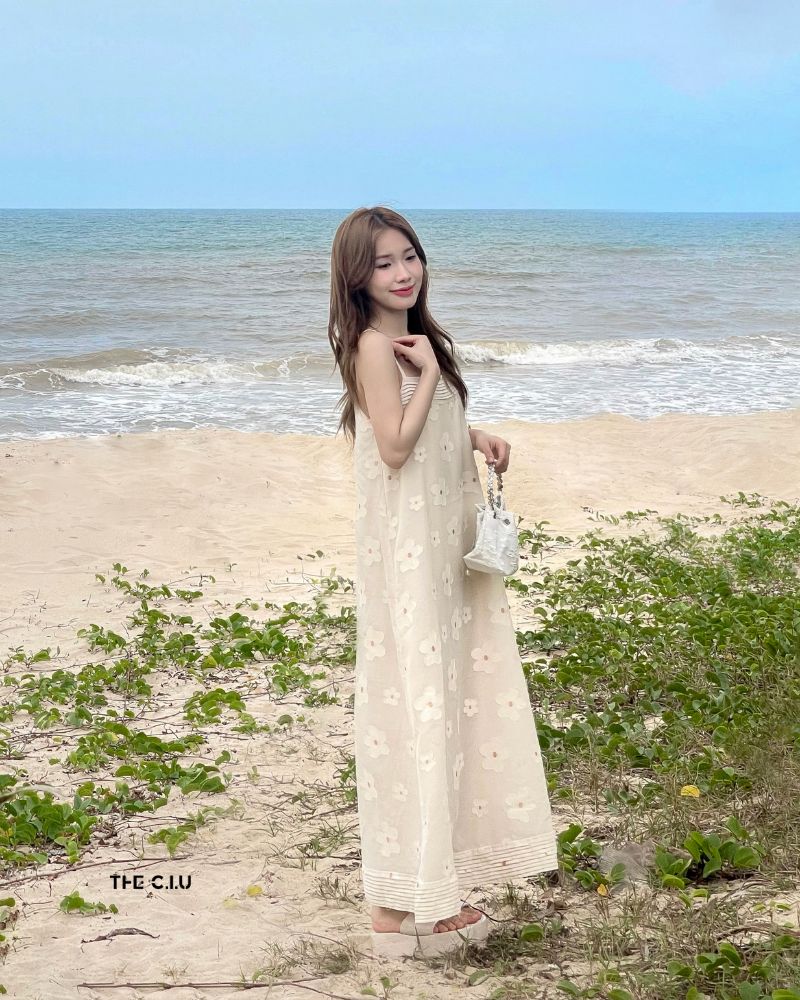 Cách phối đồ đi biển cho nữ