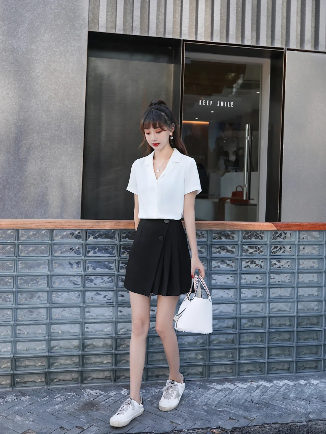 Phối croptop với áo sơ mi