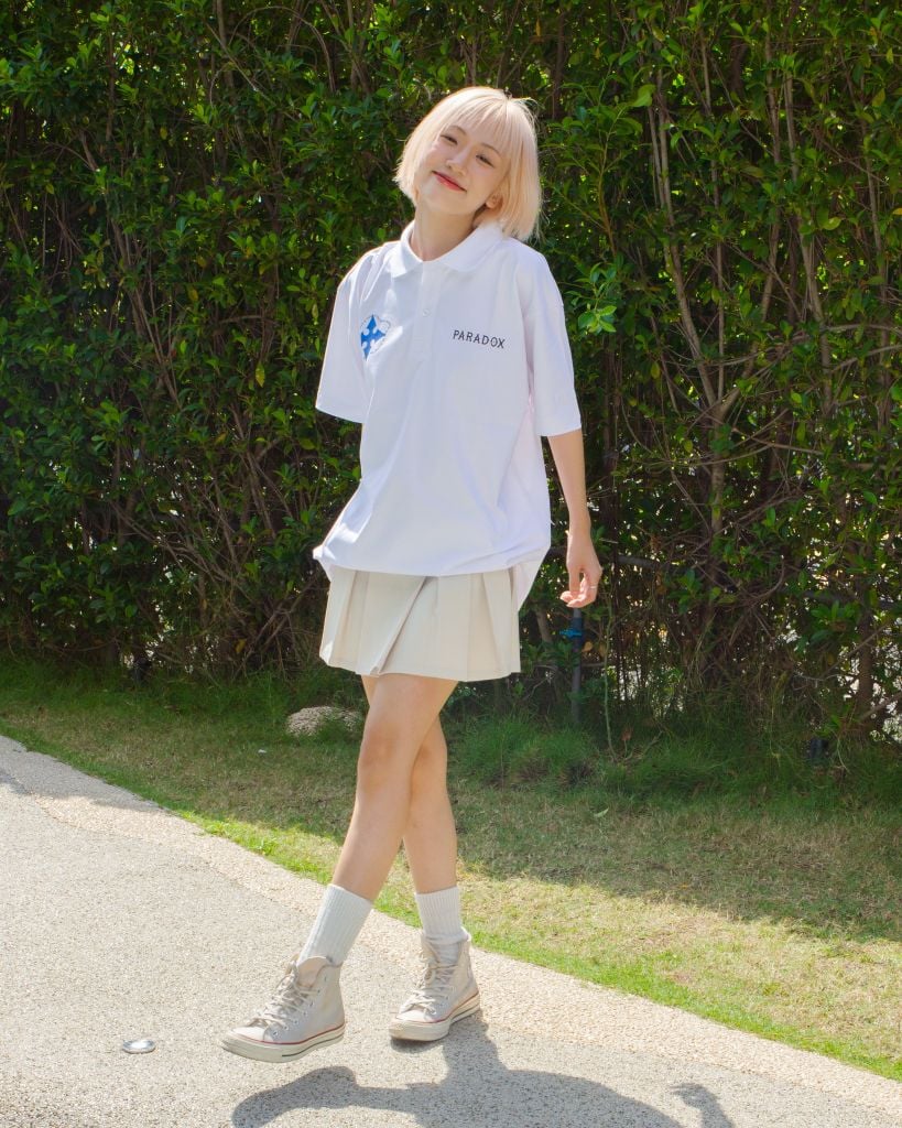Phối đồ với áo thun oversize nữ
