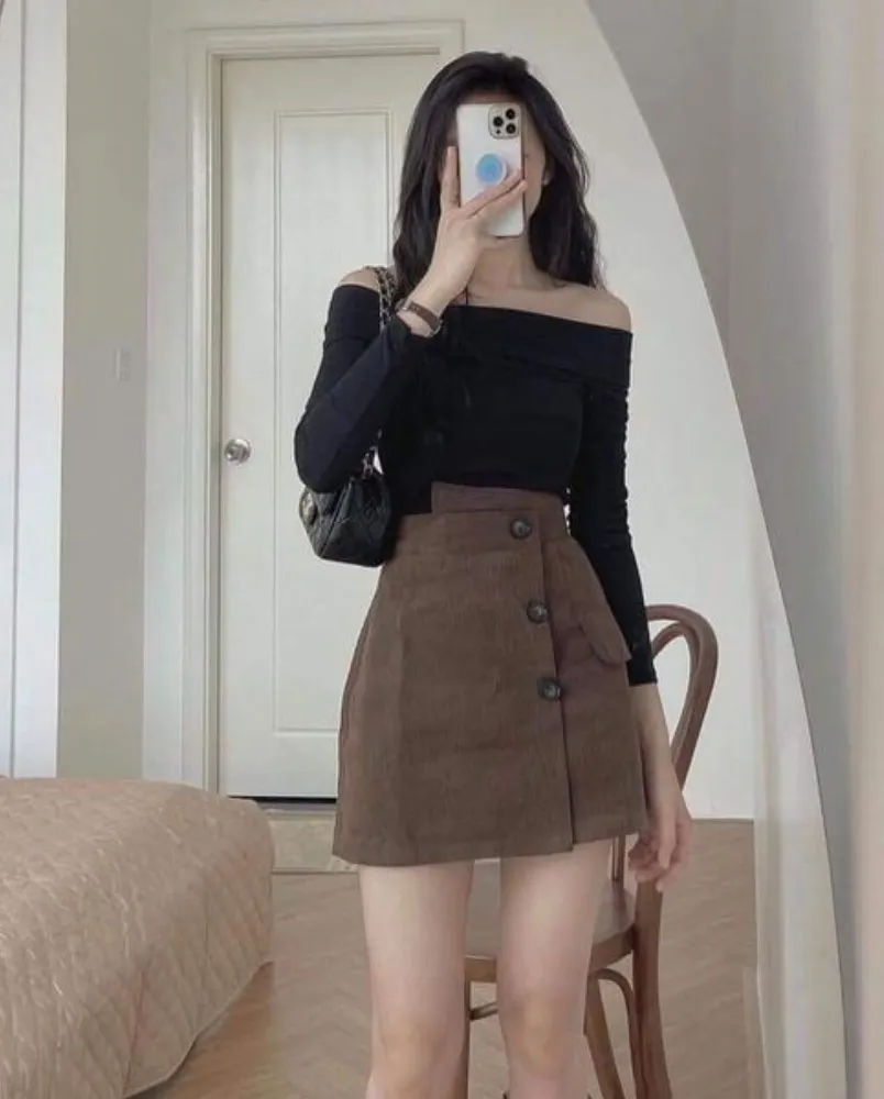 Phối đồ với chân váy đen chữ a mùa đông