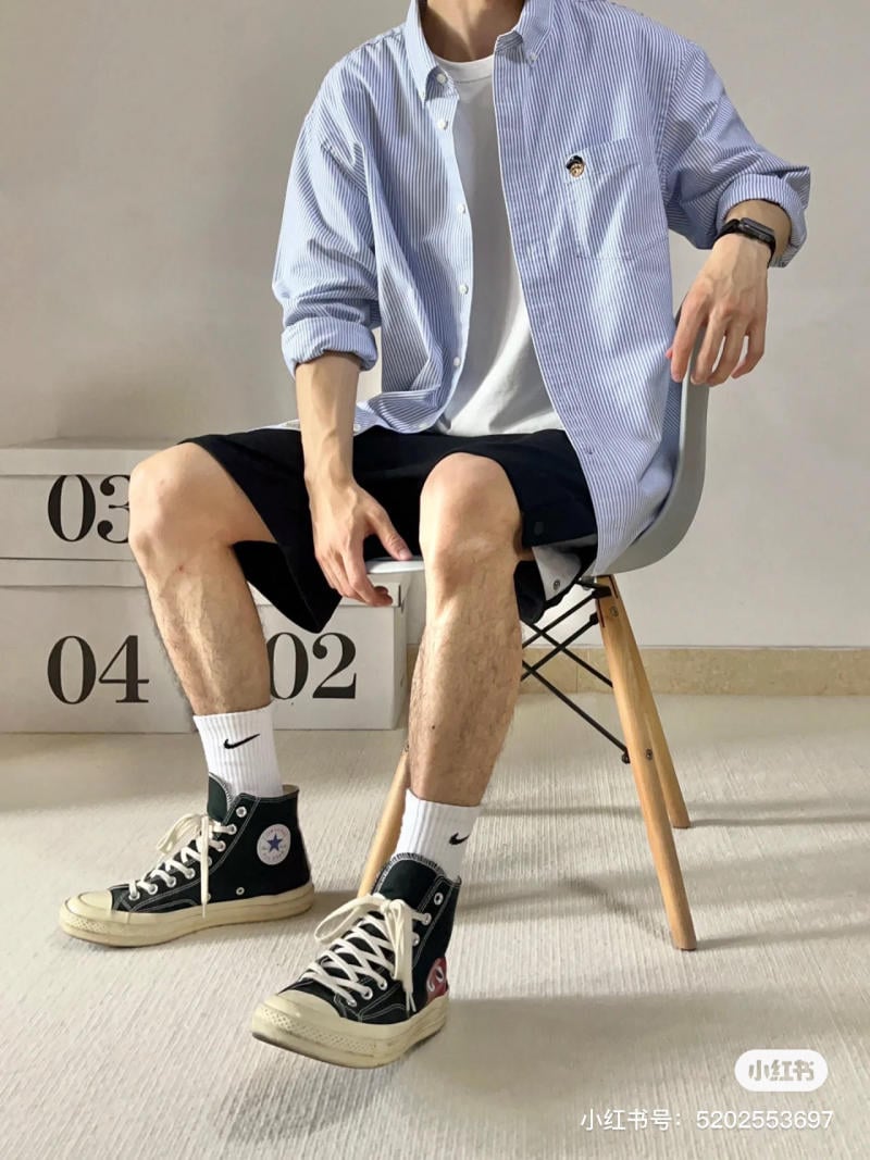 Mặc vest đi giày Converse