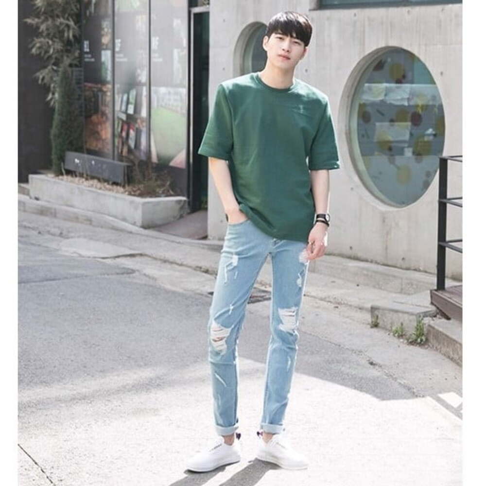 20+ Cách Phối Đồ Với Giày Trắng Nam Sành Điệu 2 Phối đồ với giày trắng nam và quần jean