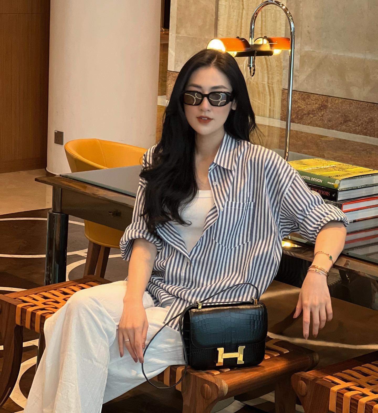 Bí quyết phối áo sơ mi với quần ống rộng chuẩn stylist 5 Phối áo sơ mi vintage với quần ống rộng