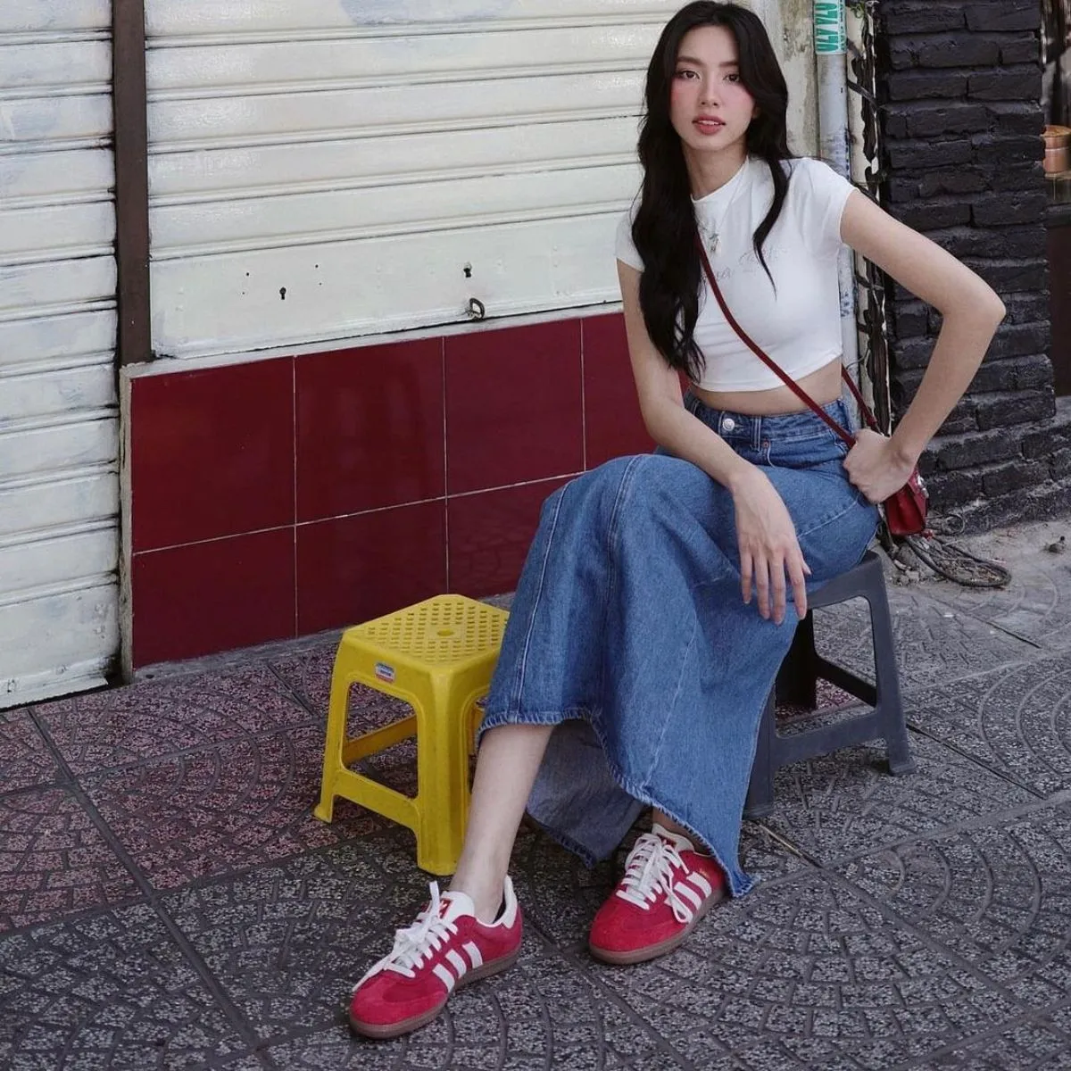 15+ Cách Phối Đồ Với Giày Samba Nữ Nâng Tầm Phong Cách 2 Phối đồ với giày samba và quần jeans