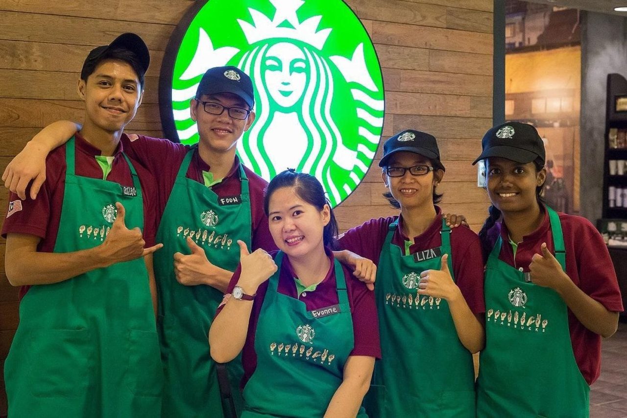 Đồng Phục Starbucks Giải Mã Ý Nghĩa Và Các Mẫu Chuẩn 5 nhận diện thương hiệu starbucks