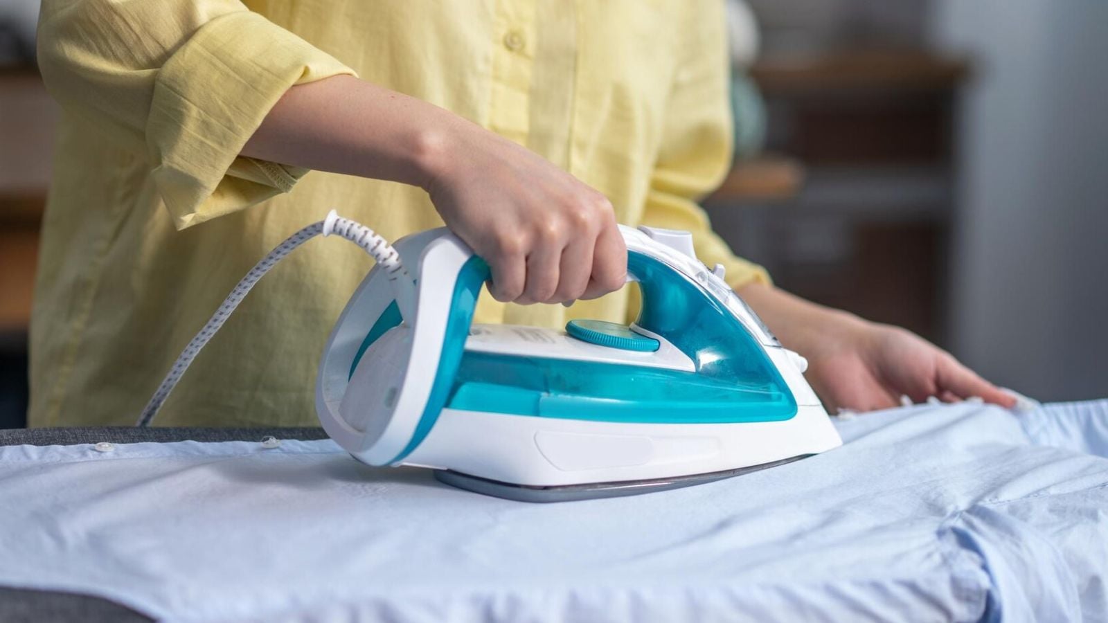 Cách Ủi Áo Sơ Mi Phẳng Lì Nhanh Gọn Tại Nhà 4 cách ủi áo sơ mi