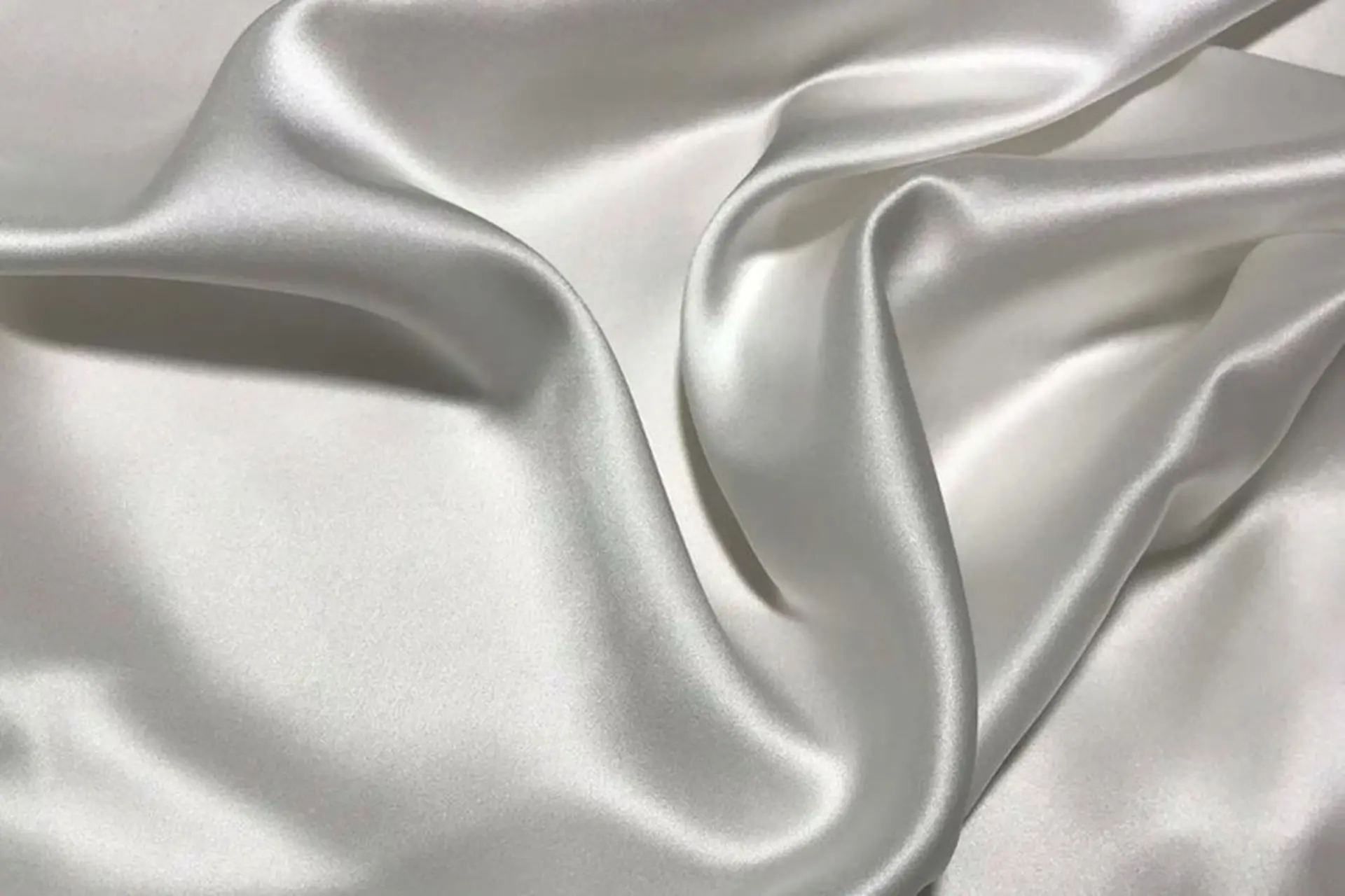 Vải Kate là gì? Đặc điểm, phân loại và các ứng dụng phổ biến 2 Tìm hiểu vải kate silk là gì